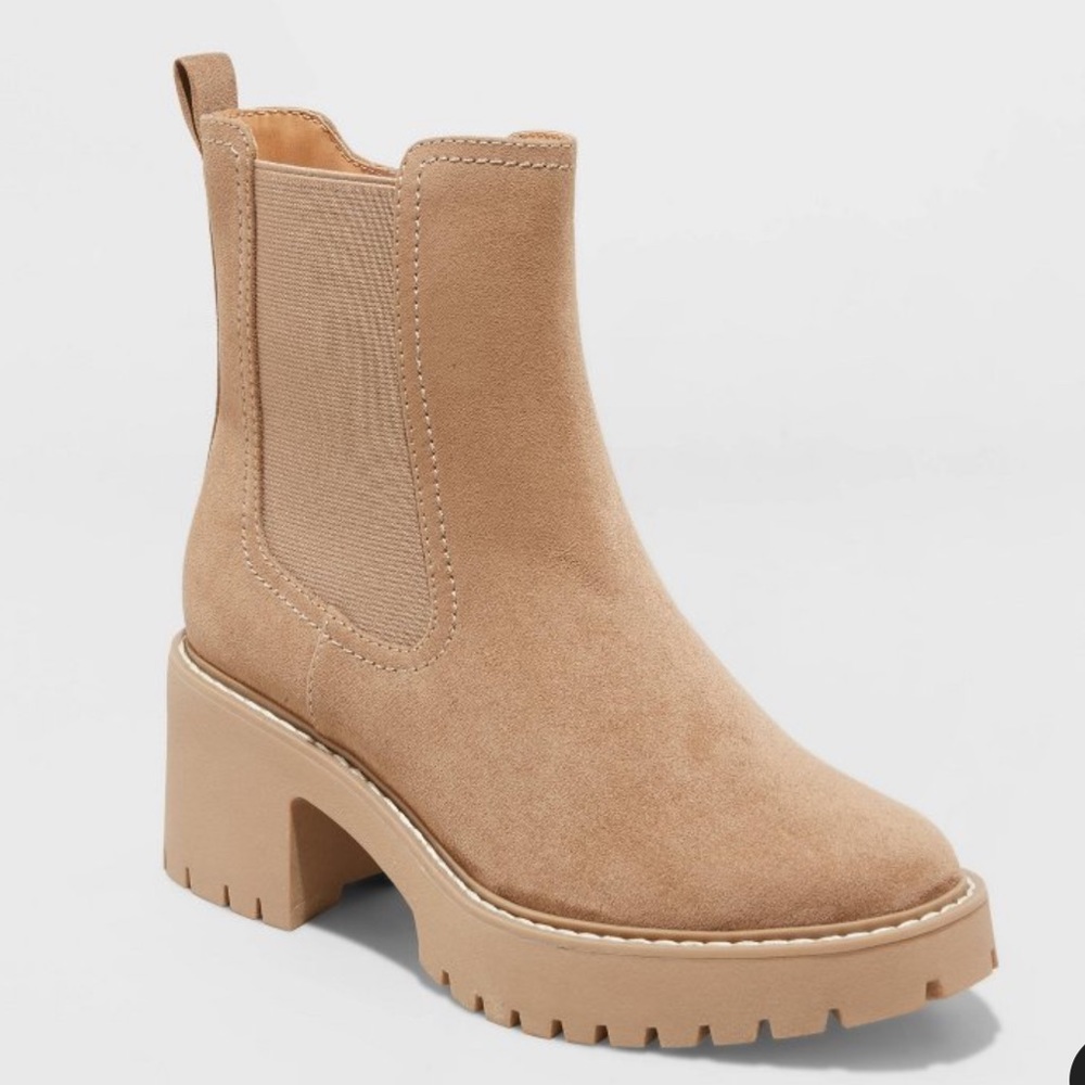 NWT boots